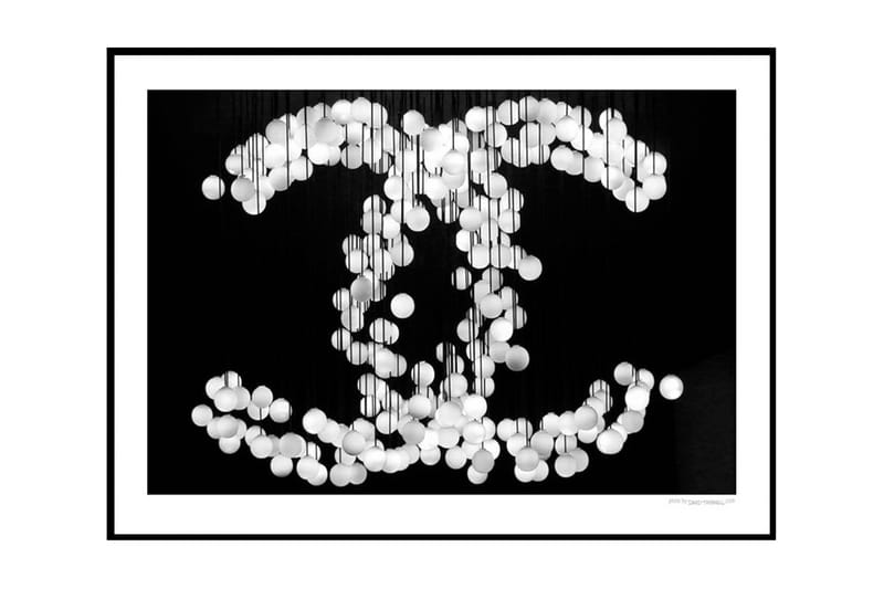 Chanel Hanging Lamps Foto Svartvit - 30x40 cm - Inredning - Tavlor & konst - Posters & prints