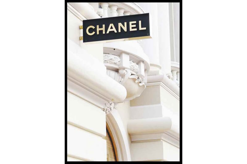 Chanel Store No2 Foto Vit/Beige/Guld/Svart - 30x40 cm - Inredning - Tavlor & konst - Posters & prints