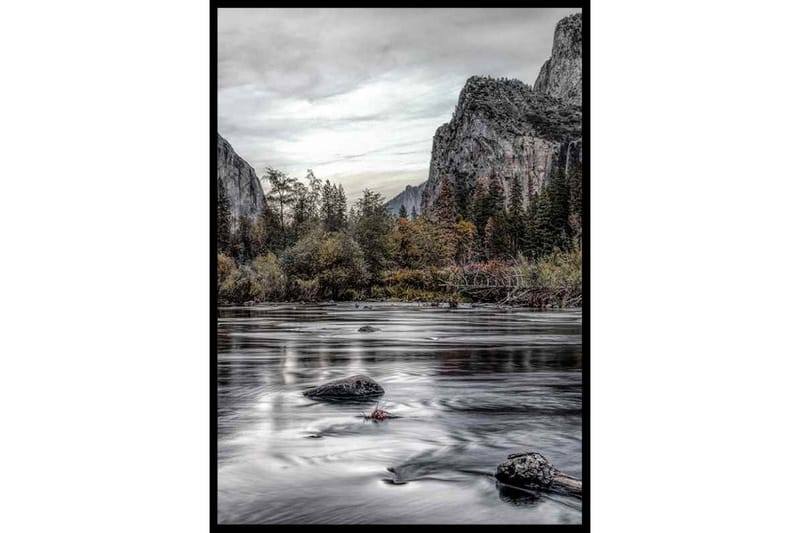 Yosemite River Foto Grön/Grå - 70x100 cm - Inredning - Tavlor & konst - Posters & prints