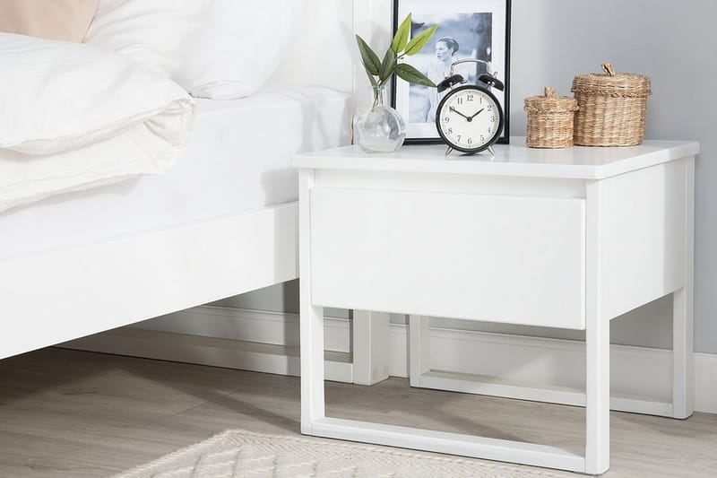 Giulia Sängbord 50 cm - Vit - Möbler - Bord & matgrupper - Avlastningsbord - Sängbord & nattduksbord