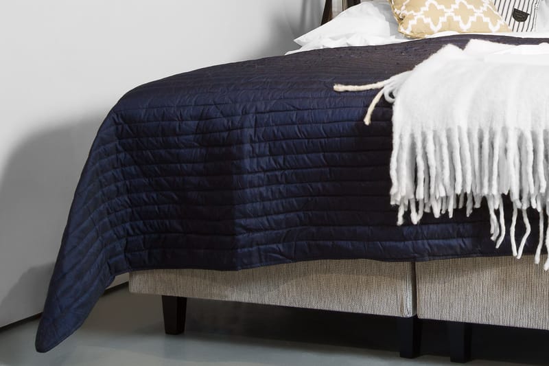 Myrrhis Överkast 270 cm - Mörkblå - Textil - Sängkläder - Överkast - Överkast dubbelsäng